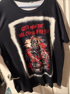 Black Short-Sleeve Horror Graphic Tee with Red Accents